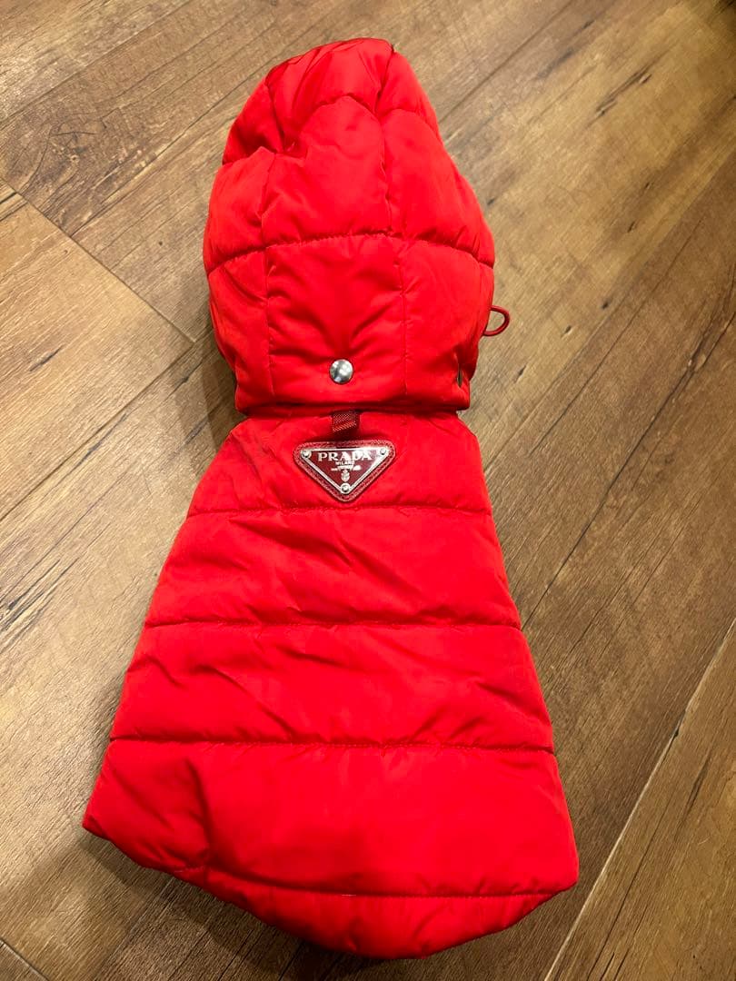PRADA 赤 フード付きダウンジャケット　小型犬用