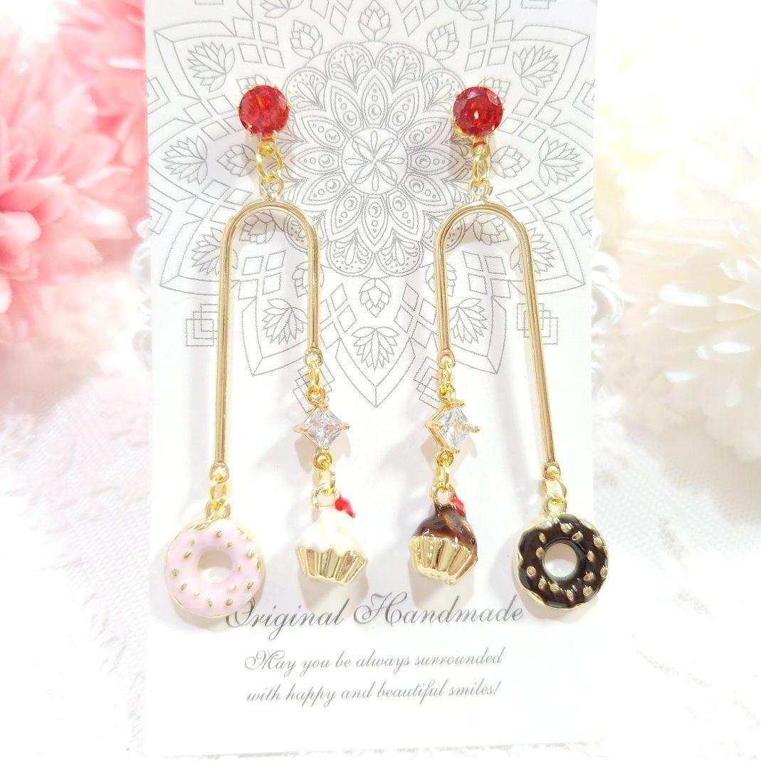 １点のみ♡大人のティータイム✨️ドーナツとカップケーキのキラキラ天秤ピアス♡