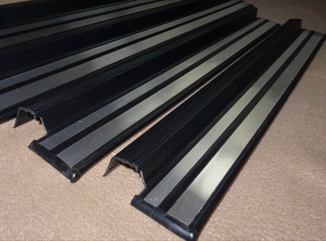 ビバンダム君専用 メルセデスベンツ W124純正ドアシル・スカッフプレート