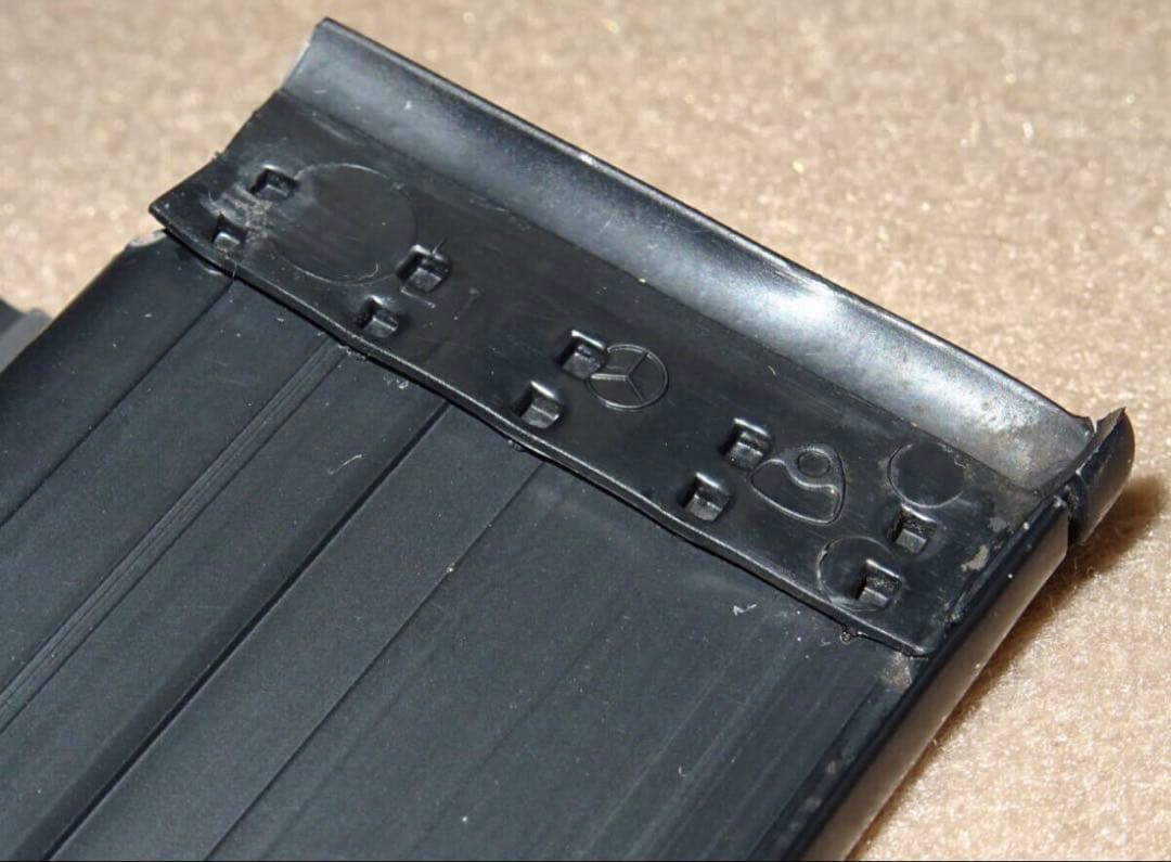 ビバンダム君専用 メルセデスベンツ W124純正ドアシル・スカッフプレート