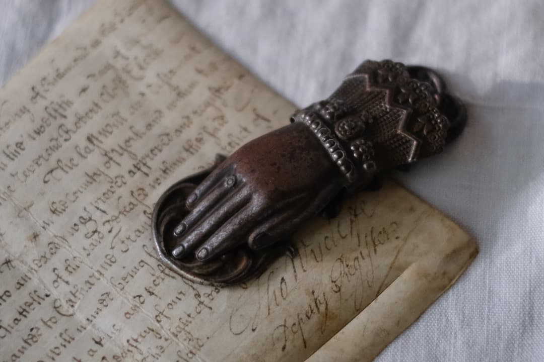 フランスアンティーク｜魔除けのハンドクリップ