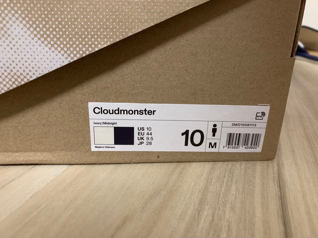 On cloud monster1 （B品）　美品　新品