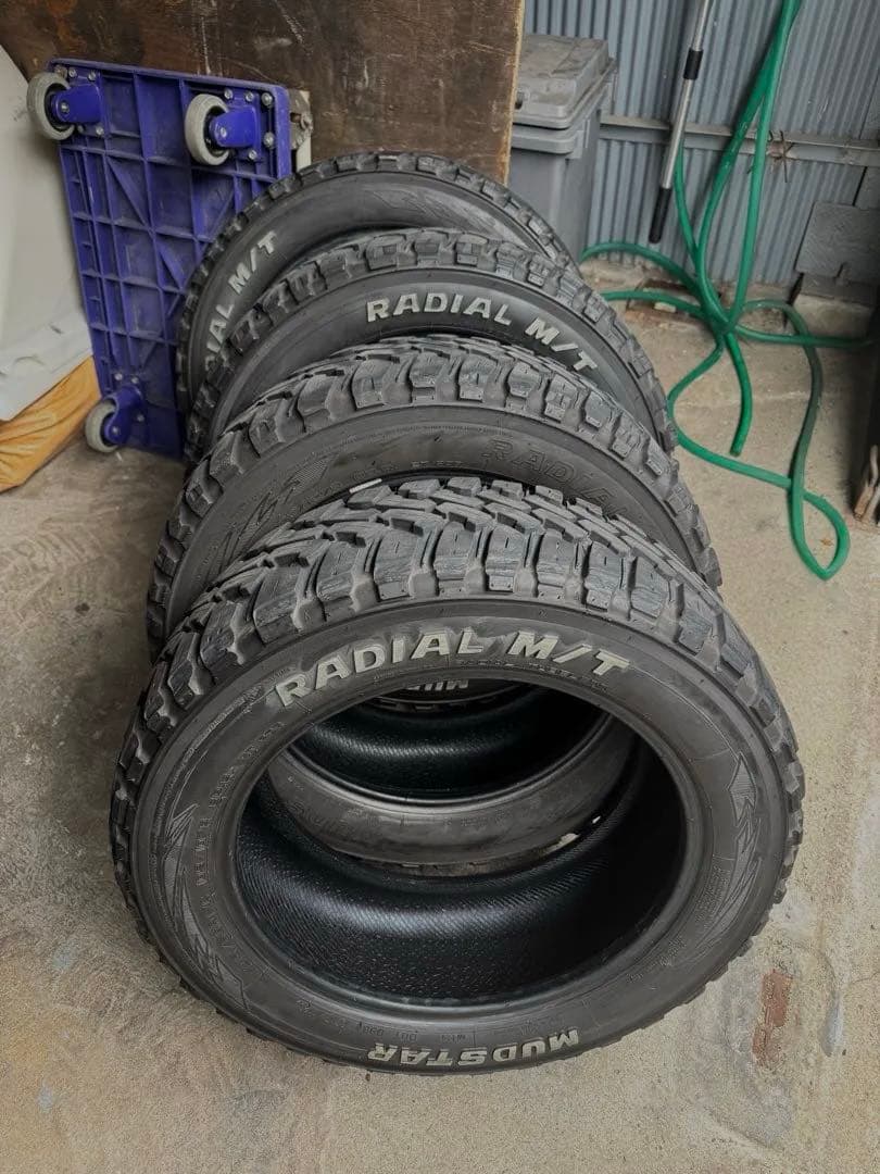 断捨離中　MAD STAR MT　ハイエース 215-60-17 格安