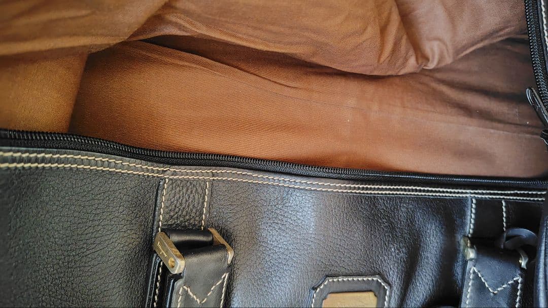 フェラガモ ボストンバッグ 黒 本革