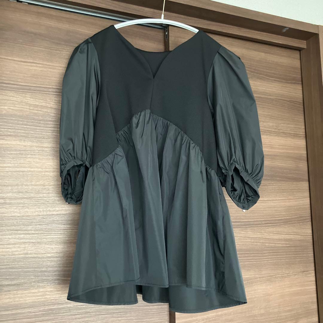 【新品未使用】アダムエロペ　ハートネックパフスリーブペプラムブラウス　トップス