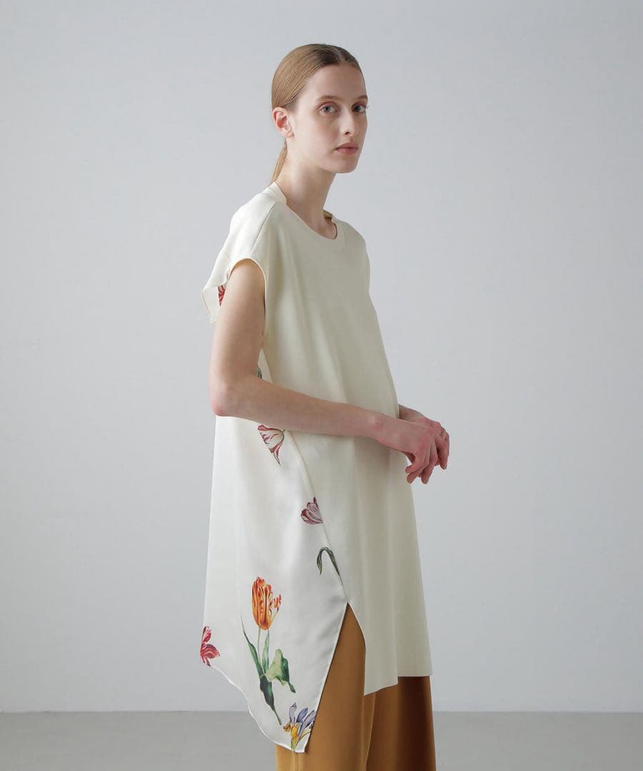 完売ADORE 52,800円 25S/Sピクトリカルブックプリントブラウス