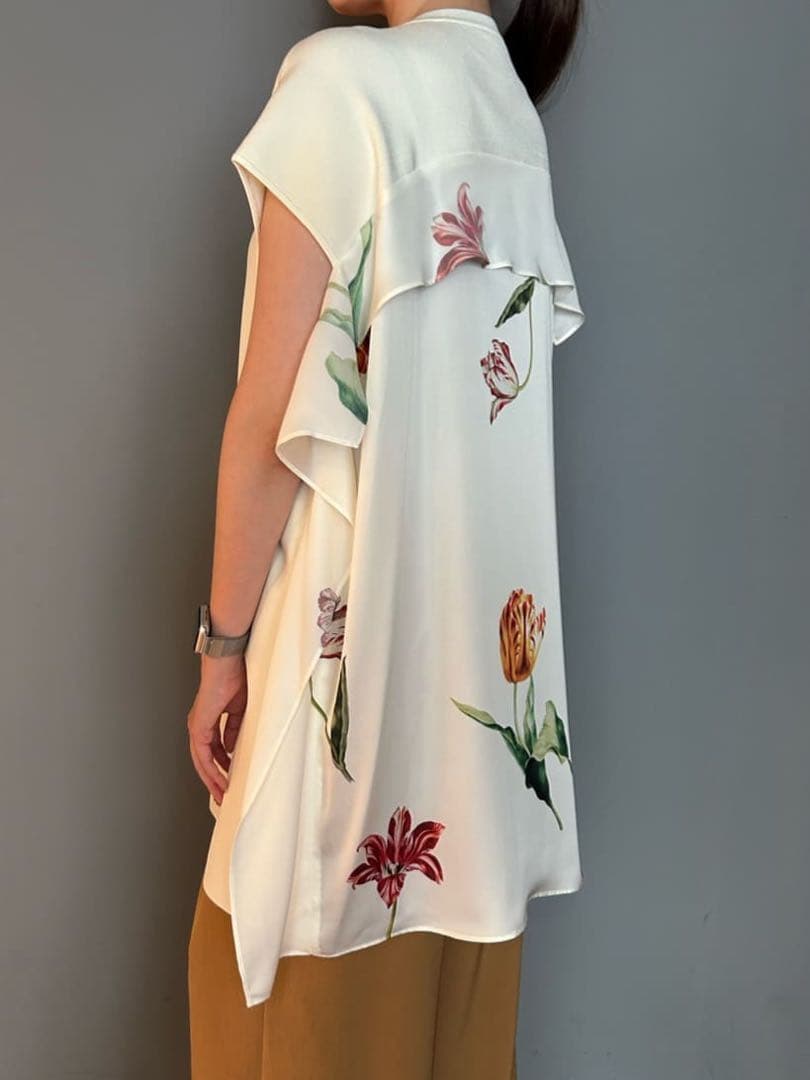 完売ADORE 52,800円 25S/Sピクトリカルブックプリントブラウス