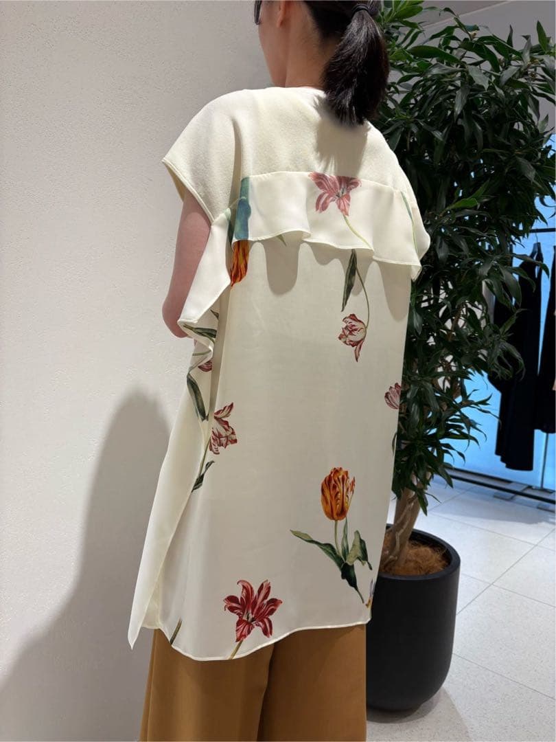 完売ADORE 52,800円 25S/Sピクトリカルブックプリントブラウス