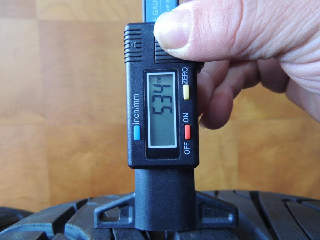 A25　215/45R17　ダンロップ　DZ101　2本　トレッド面に小傷有り