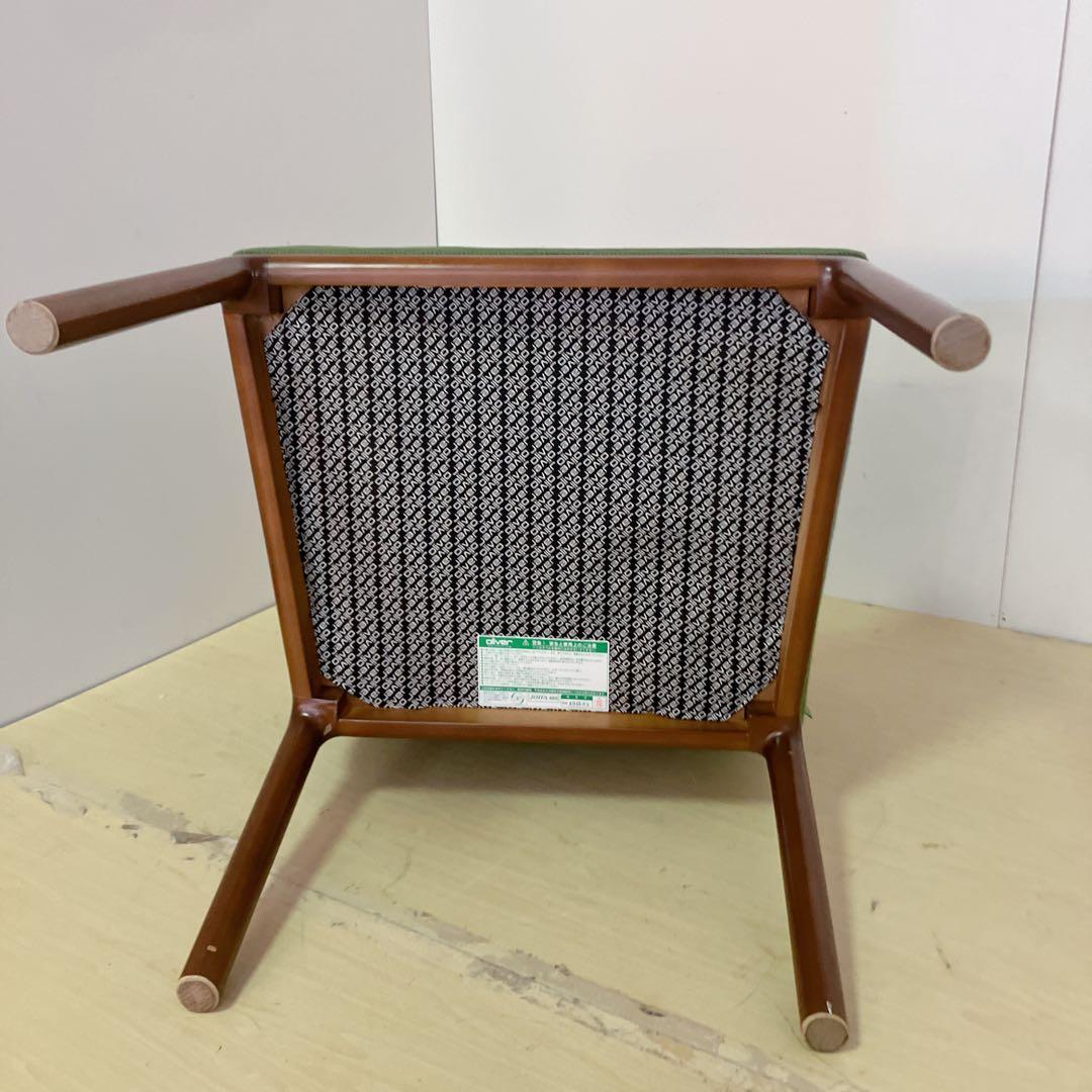 Oliver オリバー　肘掛けつき　ダイニングチェア　　　カラーグリーン　椅子