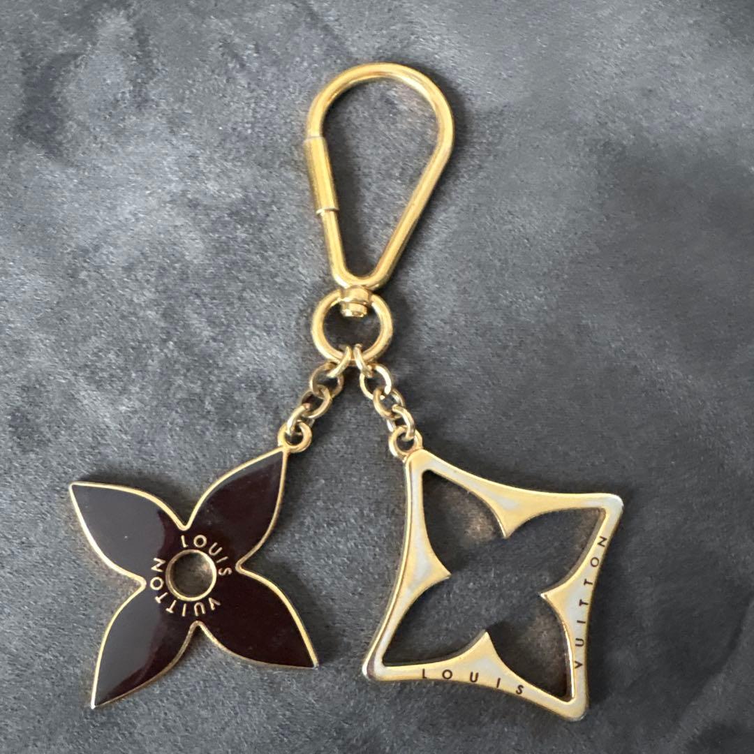 Louis Vuitton フラワーモチーフ キーホルダー