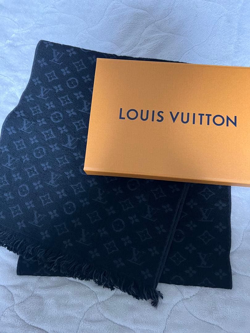 ルイ・ヴィトン エシャルプ モノグラム クラシック M70520 マフラー