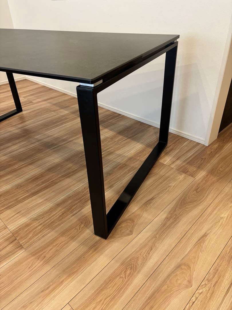 よっつぁん出品　美品♦︎ニトリ　セラミックダイニングテーブル150cm