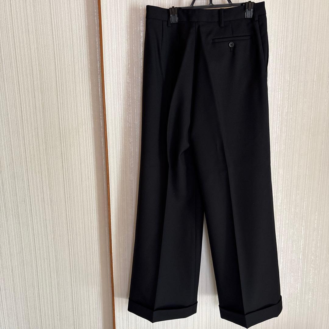 マーガレットハウエル　ブラックパンツスーツ