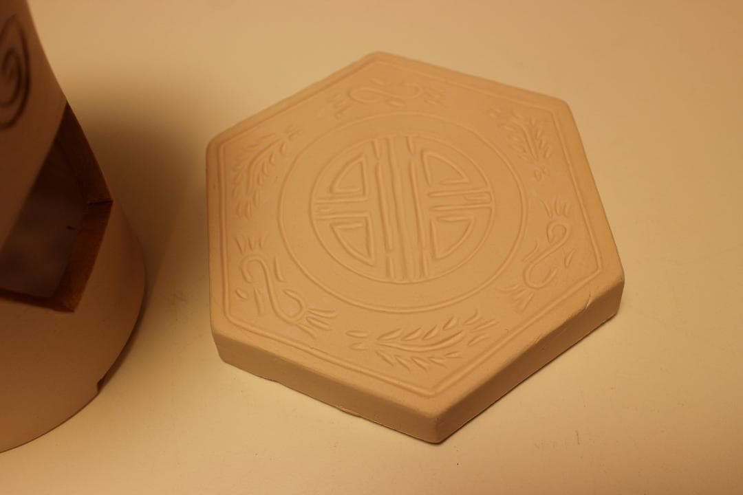 白泥　涼炉　 六角形ベース付き