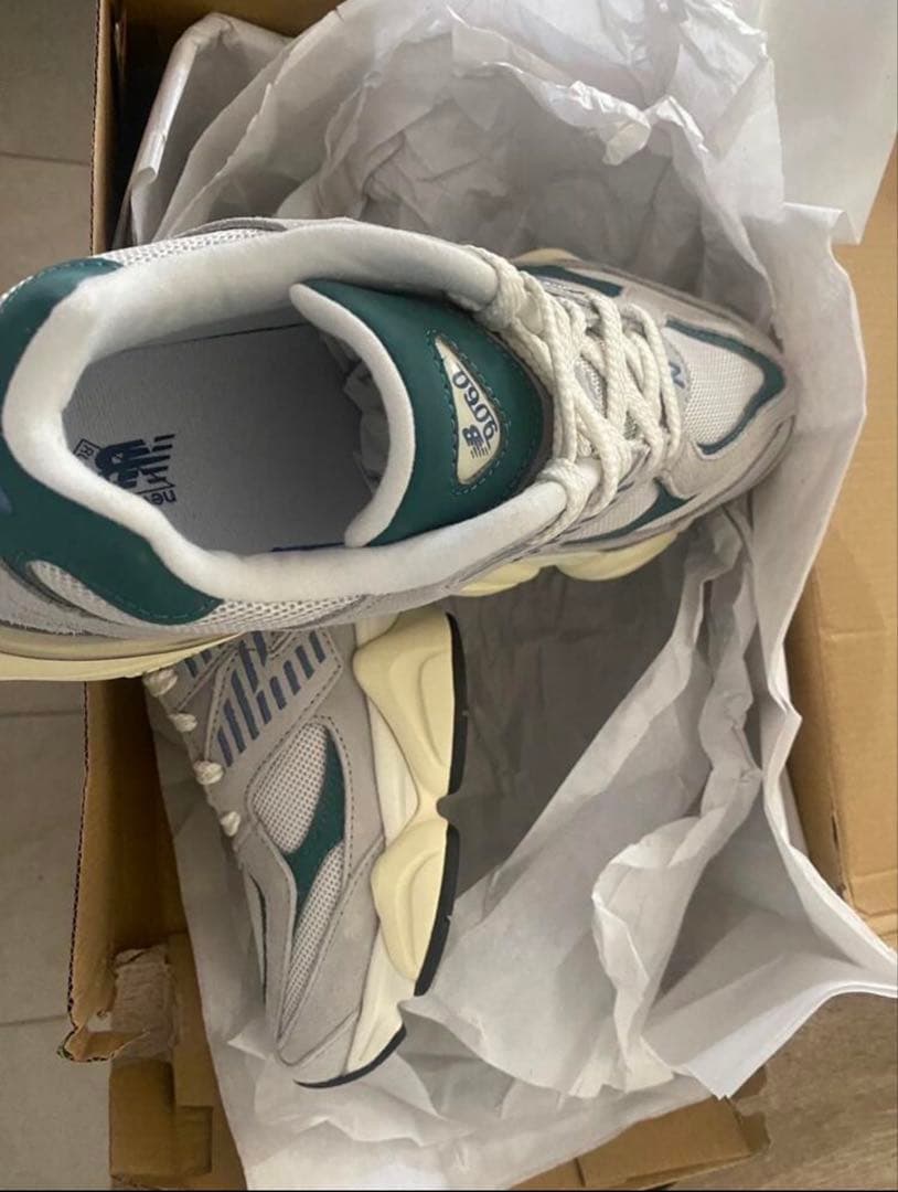 New Balance 9060グレー/ターコイズ