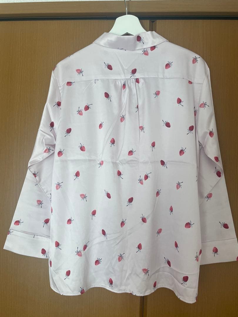 ジェラートピケ　ストロベリー柄サテン地パジャマ　上下セット【新品・未使用】