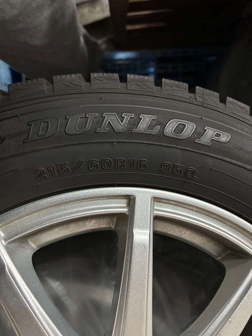ヴェゼル等 DUNLOP スタッドレスタイヤ 215/60R16 ホイールセット