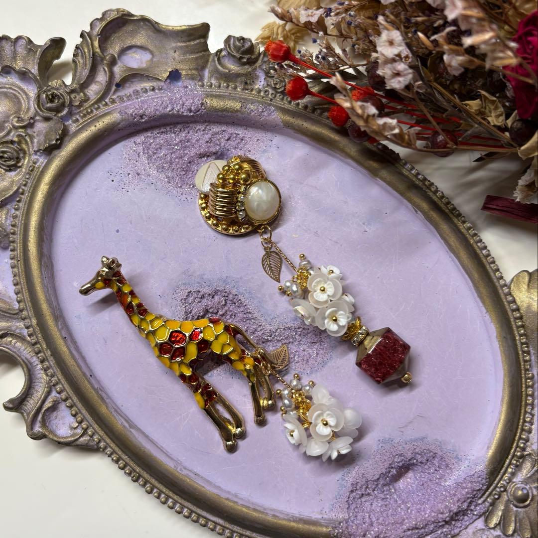 200 ブローチシリーズキリンちゃん　ハンドメイド　ピアスorイヤリング