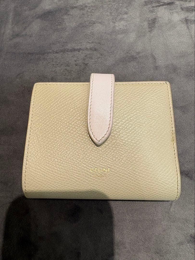 セリーヌ スモール ストラップウォレット エッセンシャル