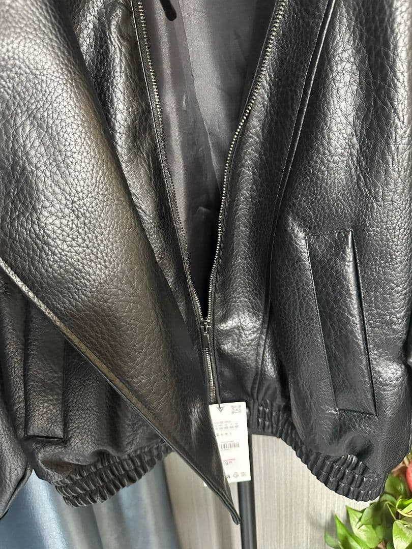 ZARA　フェイクレザージャケット ハイネック 　XSサイズ　　黒