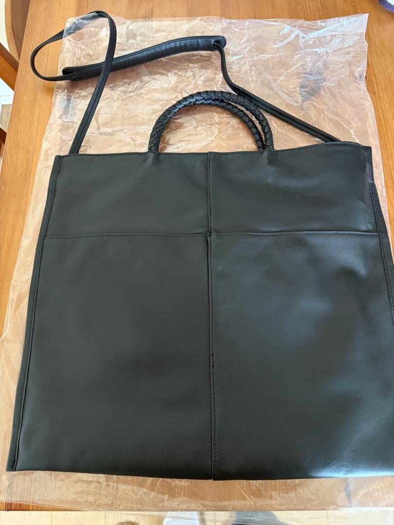 イアパピヨネ タッセルトートバッグ《本革/A4サイズ対応》 ブラック