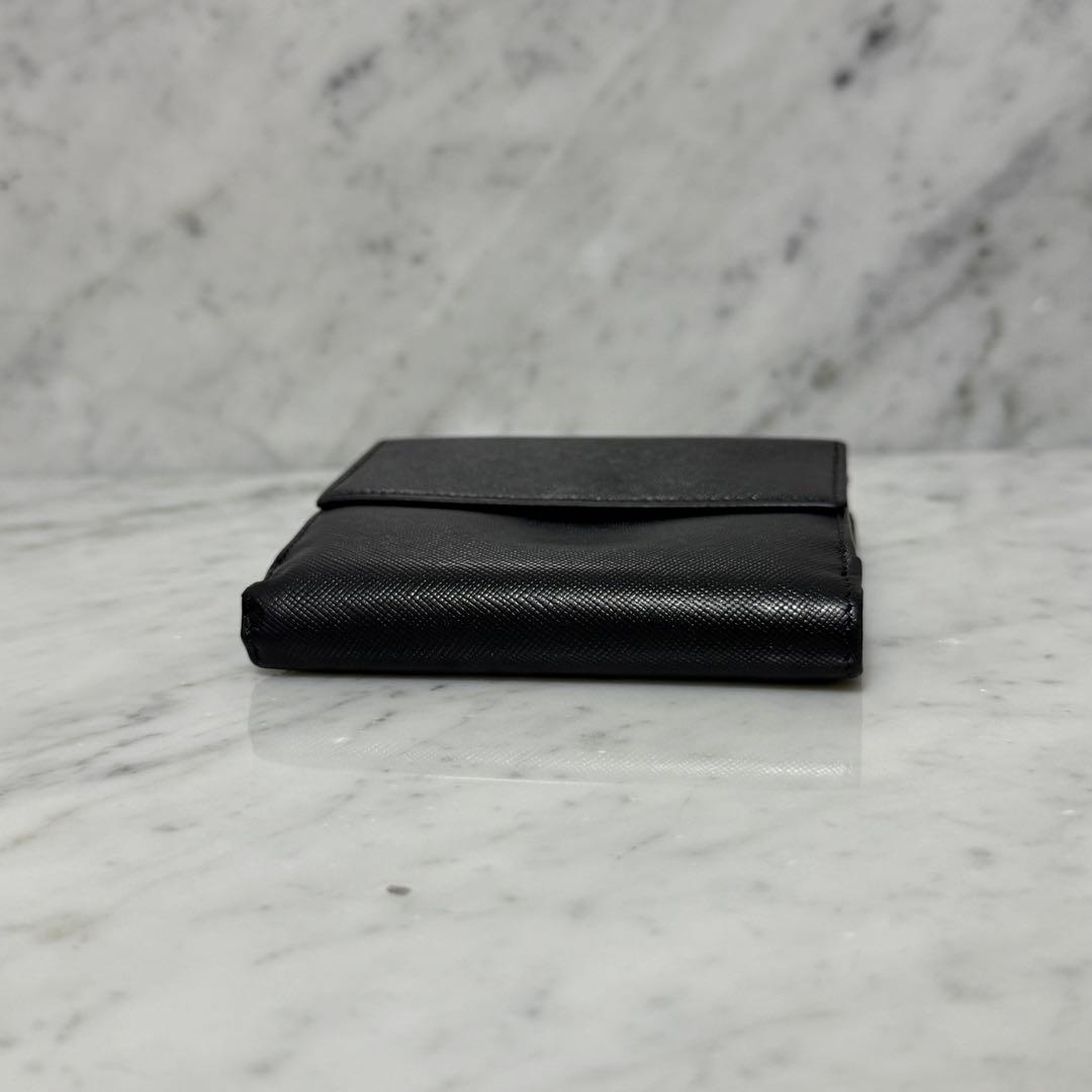 サルヴァトーレフェラガモ 二つ折り財布 ブラック ゴールド ガンチーニ ロック