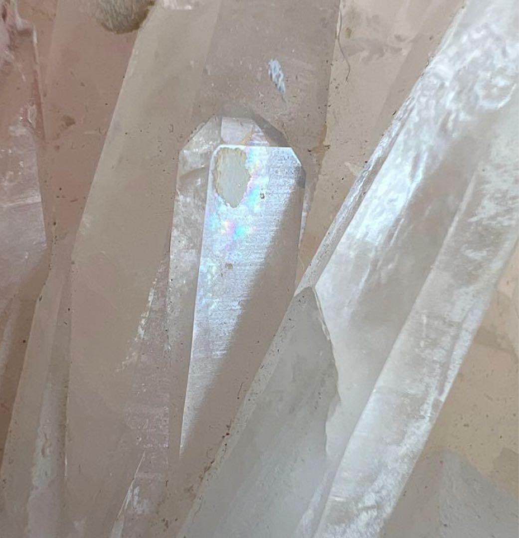 持つ方を選ぶ石♥神秘レムリアンシードクォーツ…☪︎*。꙳ 更に龍神様が潜む虹入り♥