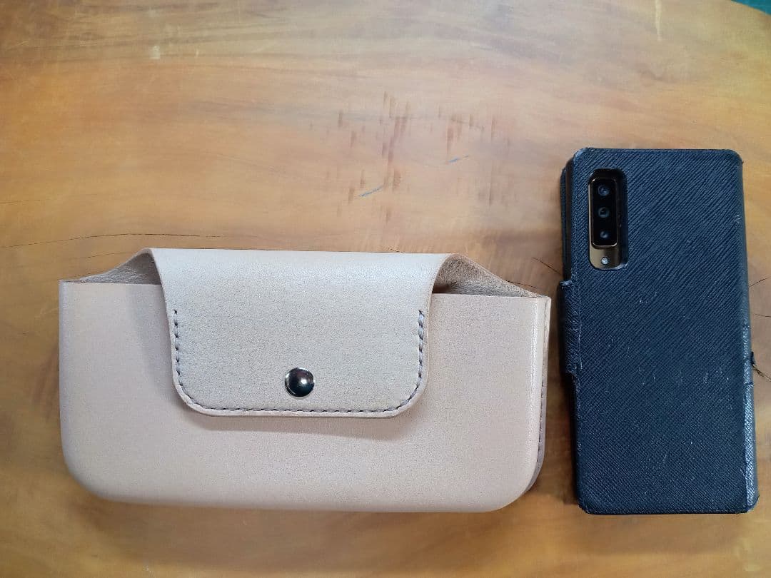 スマホポシェット　ヌメ革　ナチュラル