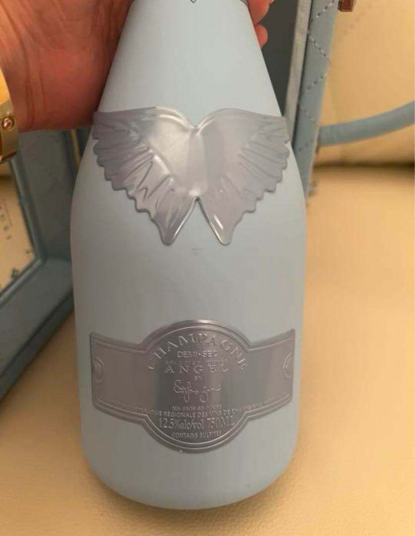新品　ANGEL CHAMPAGNE 水色 ボトルとケース付き