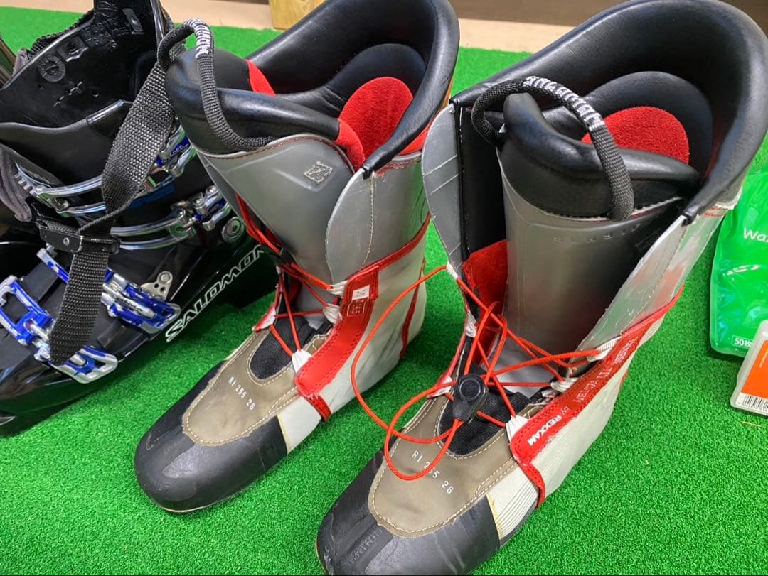 サロモンスキーブーツ　ファルコン110 25.5（295）