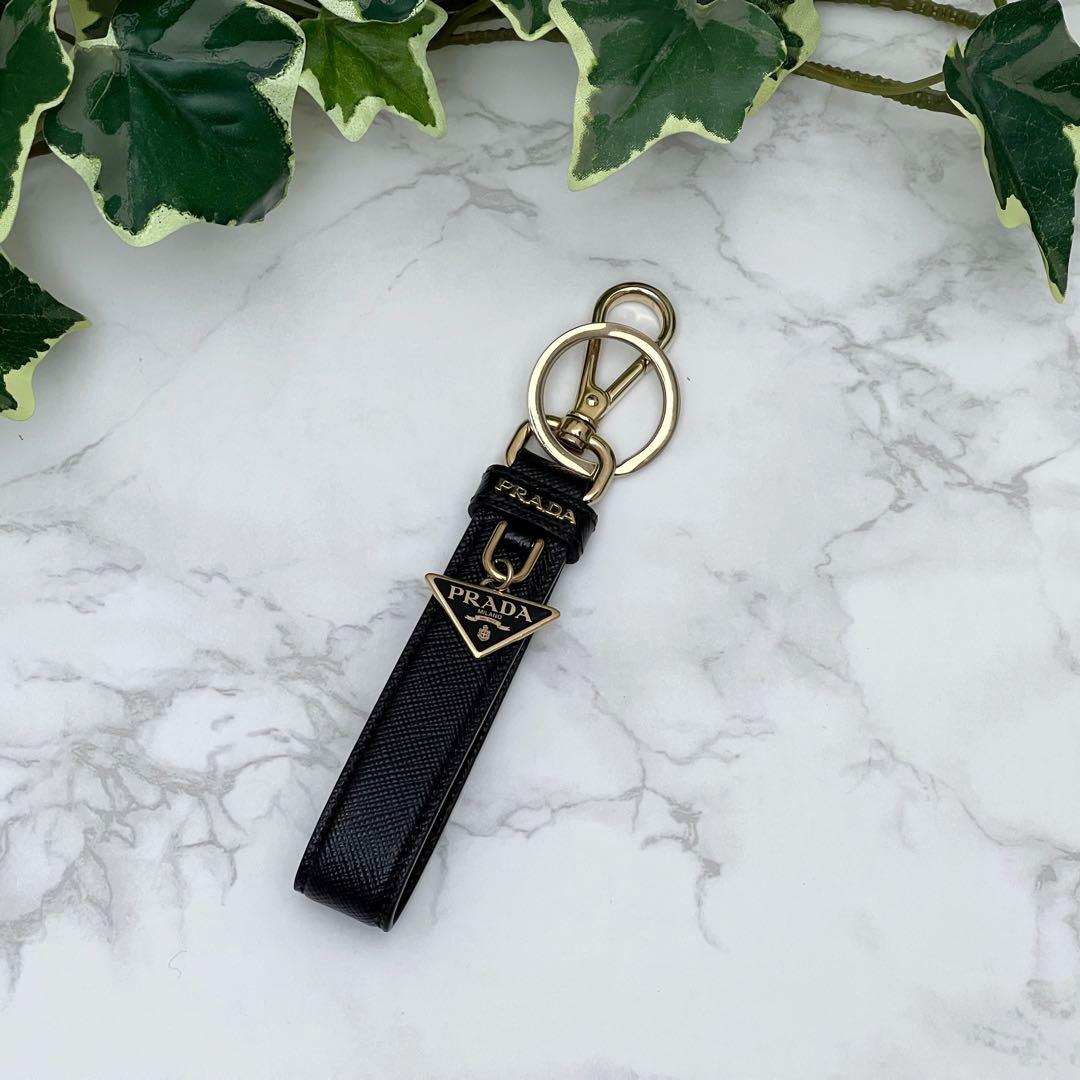 プラダ サフィアーノレザー キーリング チャーム 現行品 ブラック PRADA