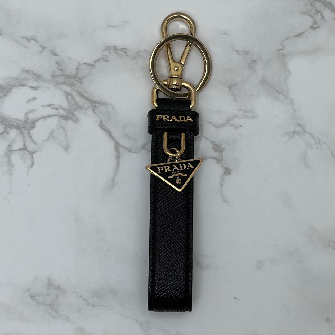プラダ サフィアーノレザー キーリング チャーム 現行品 ブラック PRADA
