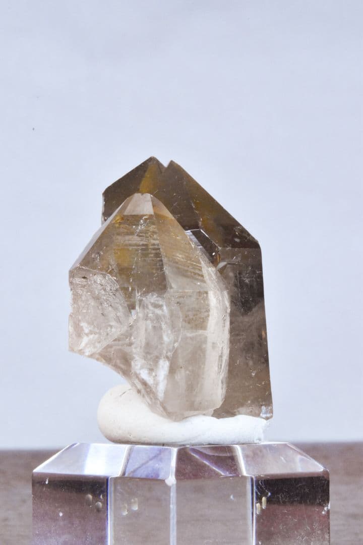 ザギ・マウンテン産 角閃石？入りツインスモーキークォーツ