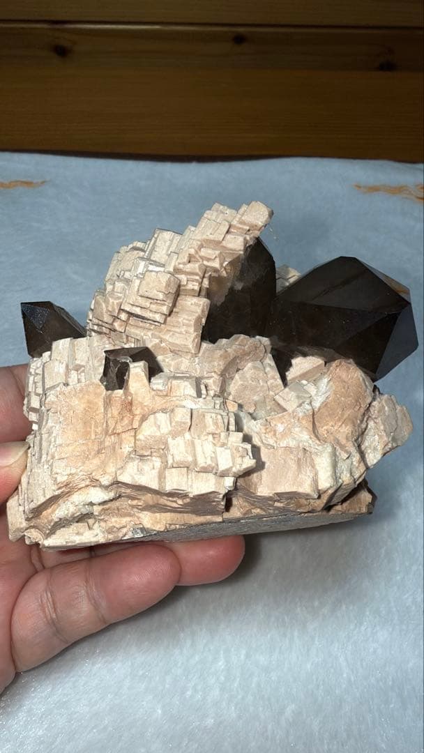 マスタークリスタル 完全天然物 山東省産モリオン ピンクカリ長石 造形美 原石