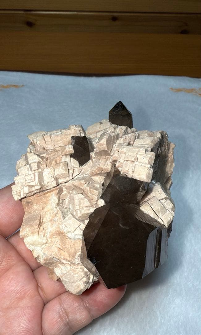 マスタークリスタル 完全天然物 山東省産モリオン ピンクカリ長石 造形美 原石