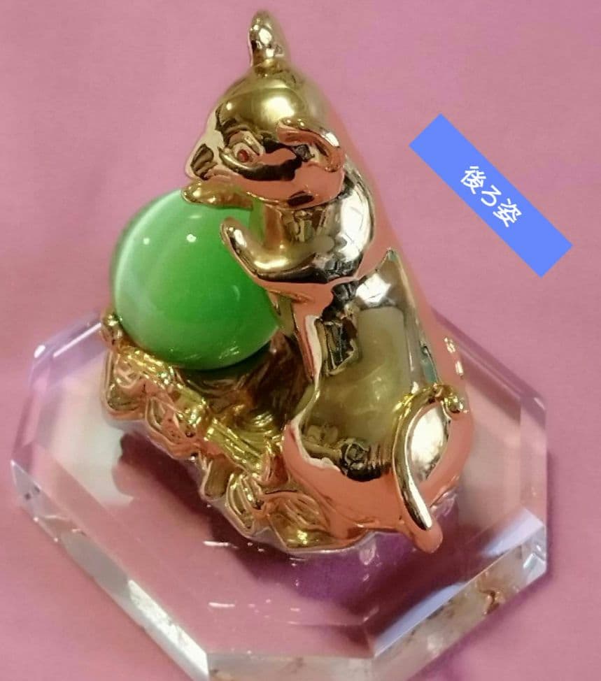 中国美術工芸品 ネズミにグリーンキャッツアイ 目には 赤石ルビー ？干支の縁起品