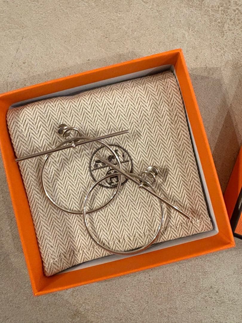 hermes エシャペ シルバーピアス