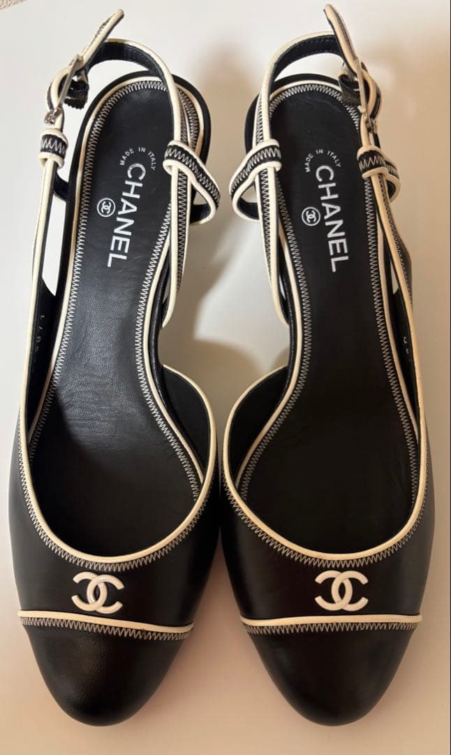 CHANELブラック、ベージュのパンプス