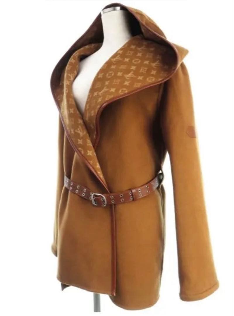 極美品 ルイヴィトン『ベルテッド フーデッド ラップコート 』FJC020QWE