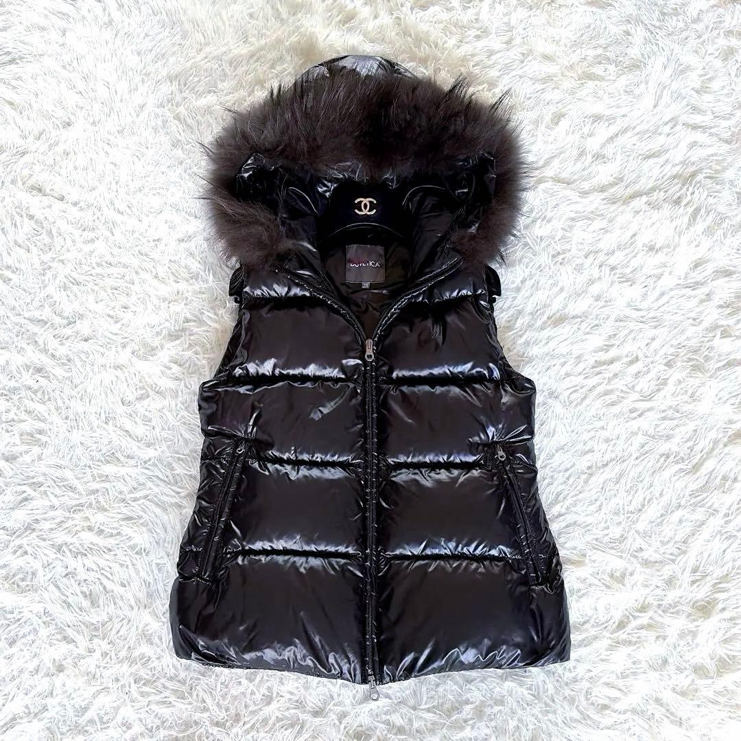 美品✨【デュベティカ】ファーフード付き2way ダウンベスト 光沢ブラック 38