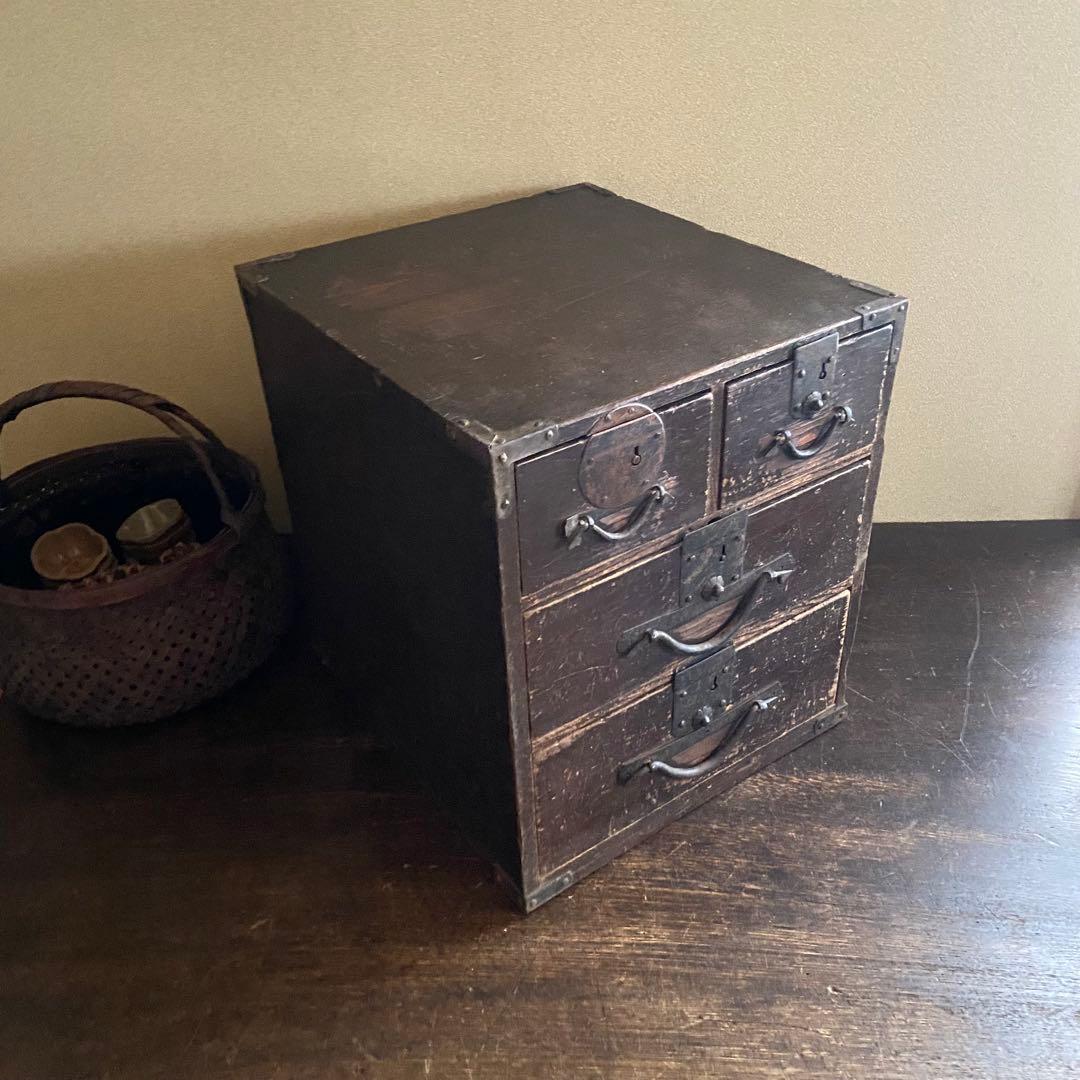 古い小引き出し　年代物　時代家具　　3段　鍵付き