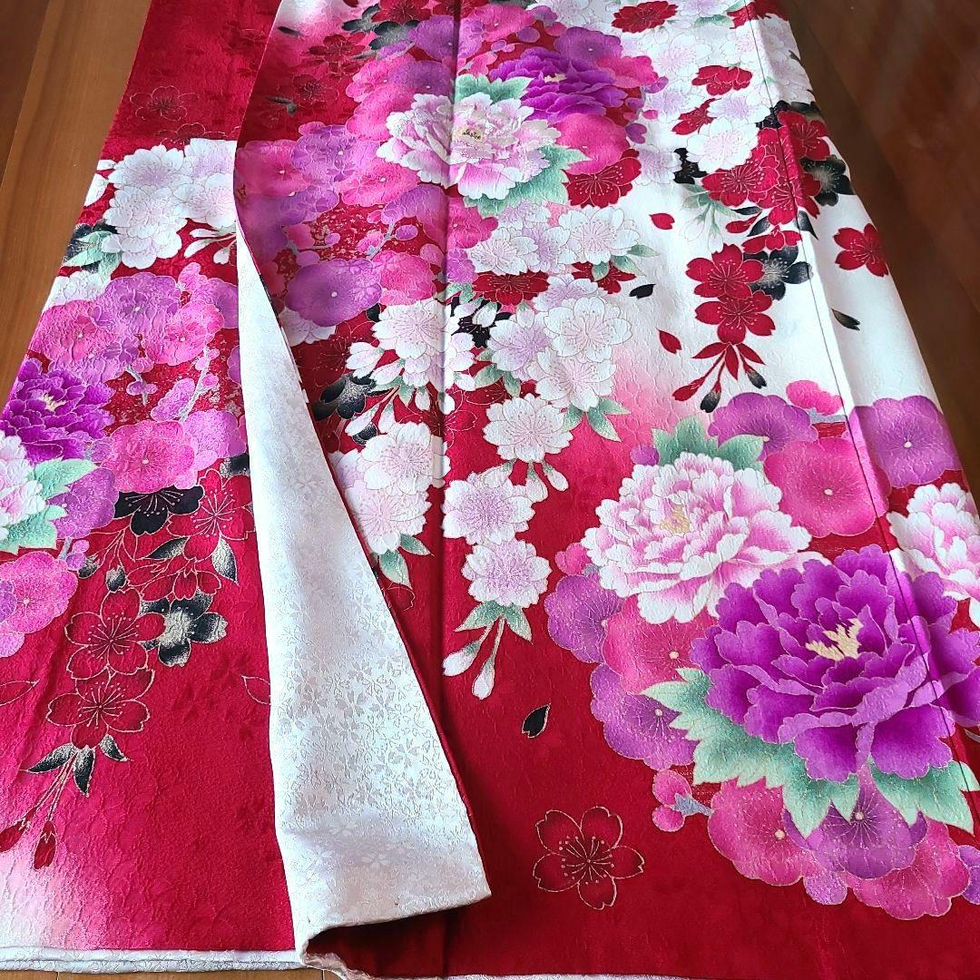 ◆【可憐なお花のお振り袖】刺繍と金糸使い