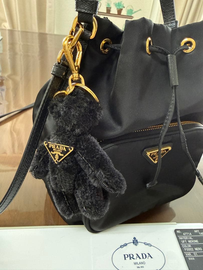 PRADA くまベアーキーホルダー チャームキーリング　黒