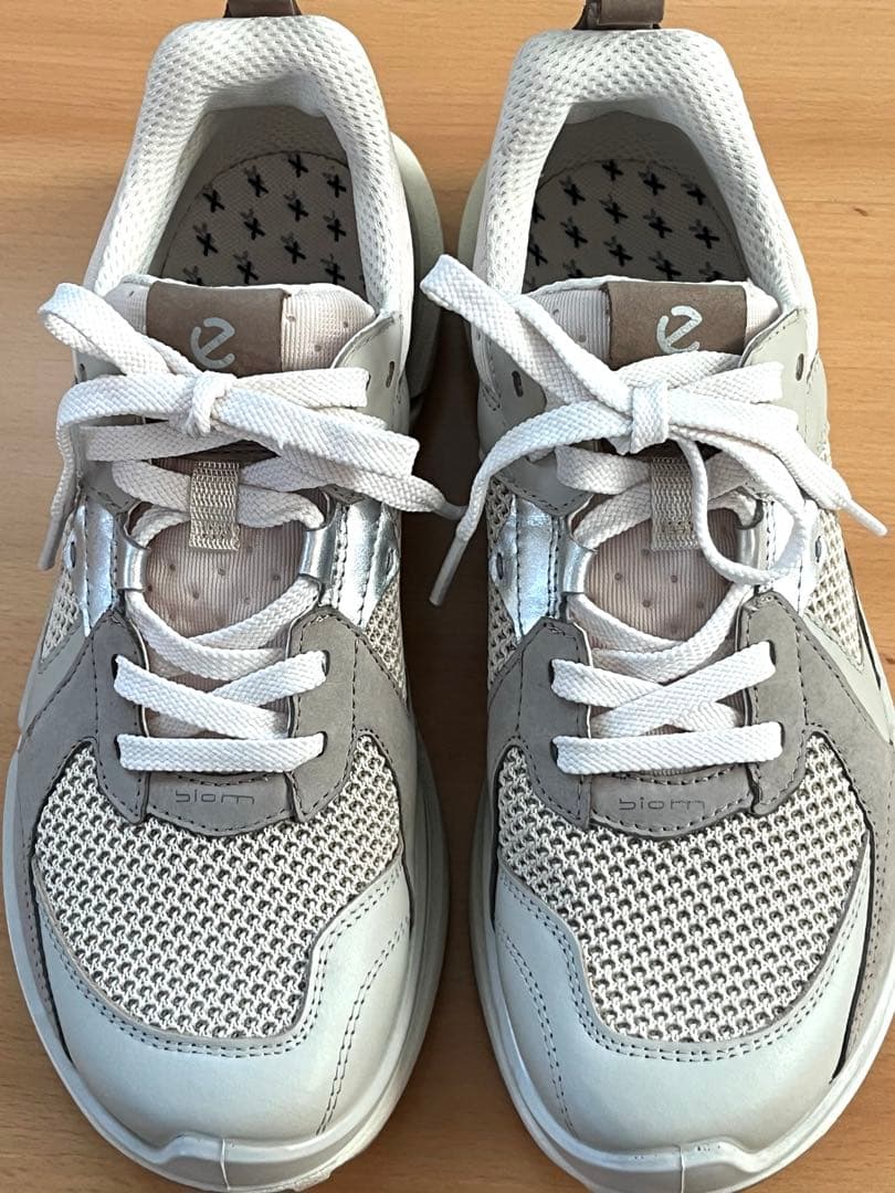 ECCO ウィメンズレザースニーカー　Biom 2.2 24cm