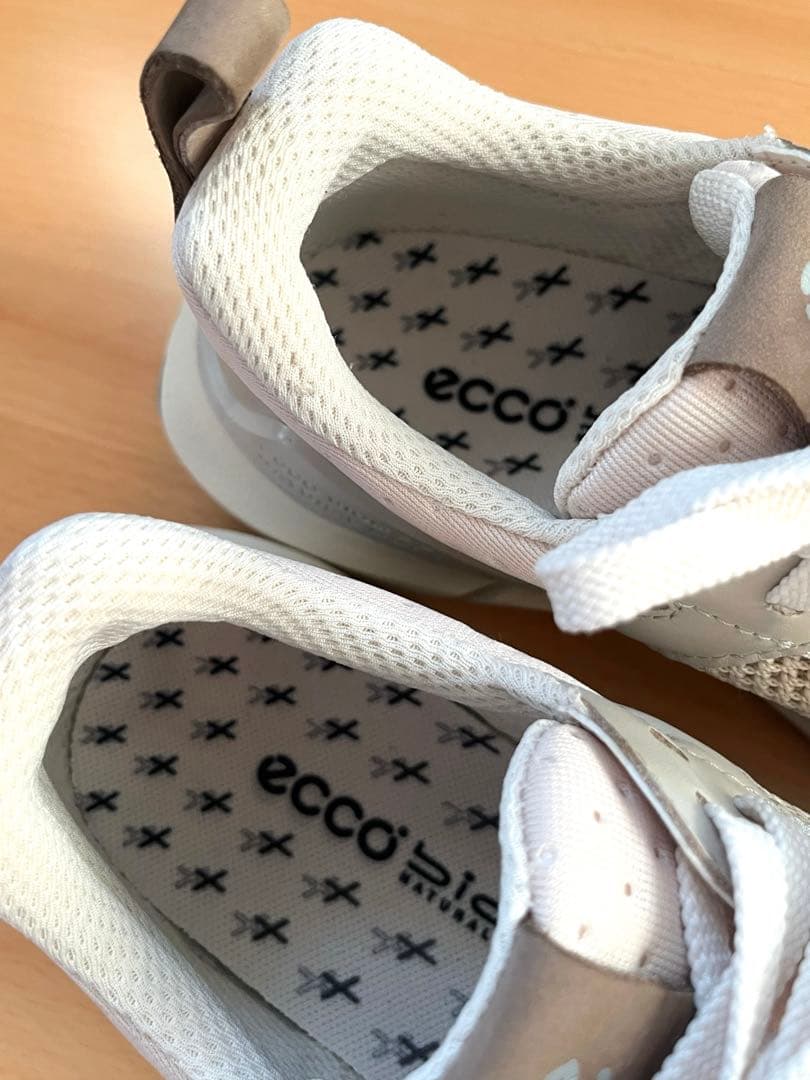 ECCO ウィメンズレザースニーカー　Biom 2.2 24cm