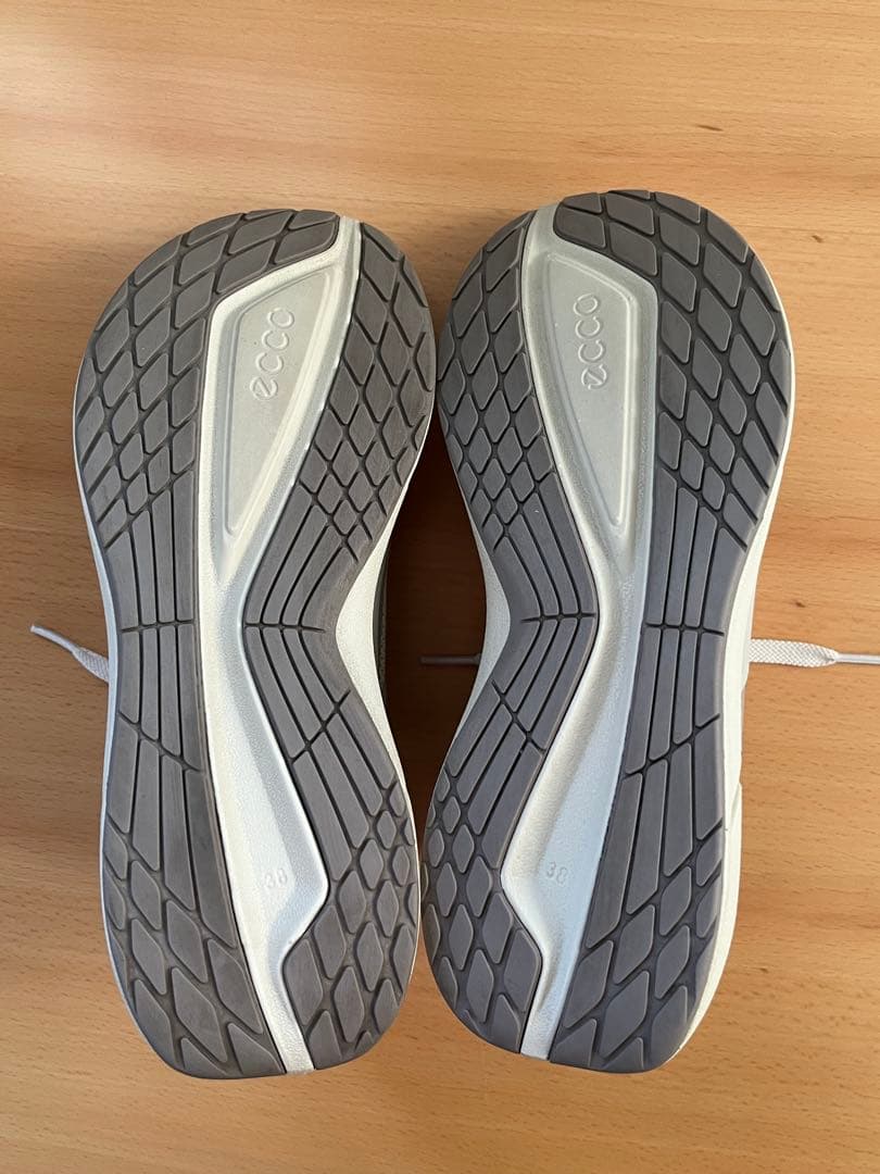 ECCO ウィメンズレザースニーカー　Biom 2.2 24cm