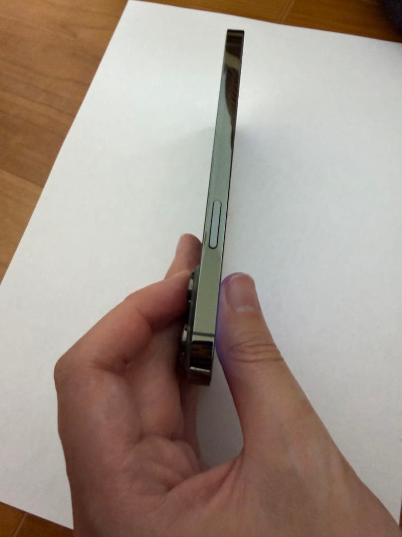 ihakenApple iPhone 13 Pro バッテリー100%