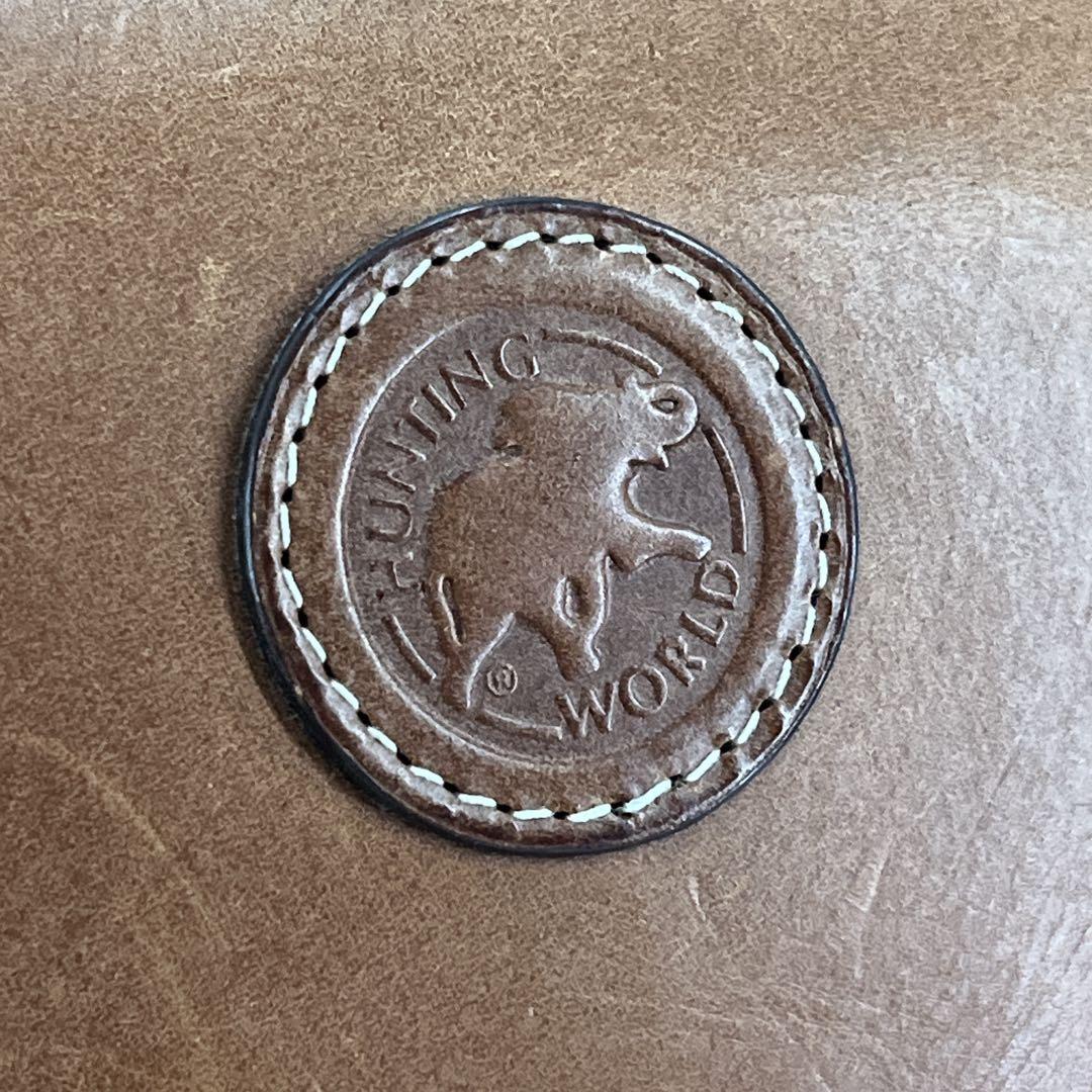 ハンティングワールド　ショルダーバッグ　メッセンジャーバッグ　バチューサー　ロゴ