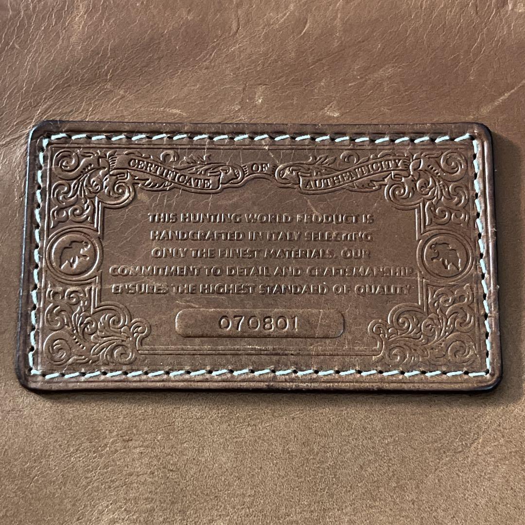 ハンティングワールド　ショルダーバッグ　メッセンジャーバッグ　バチューサー　ロゴ